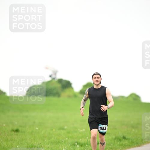 10.05.2026 - 8. Wedeler Halbmarathon Dr. Thomas Lammeyer http://msf.ph/oto/9715817 10.05.2026 12:30:03 Laufen 983 meine-sportfotos.de
