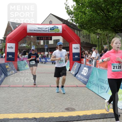 10.05.2026 - 8. Wedeler Halbmarathon Yannick Fuchs http://msf.ph/oto/9715818 10.05.2026 11:33:18 Ziel 86, 742, 2107, 2118, 2128, 2195 meine-sportfotos.de