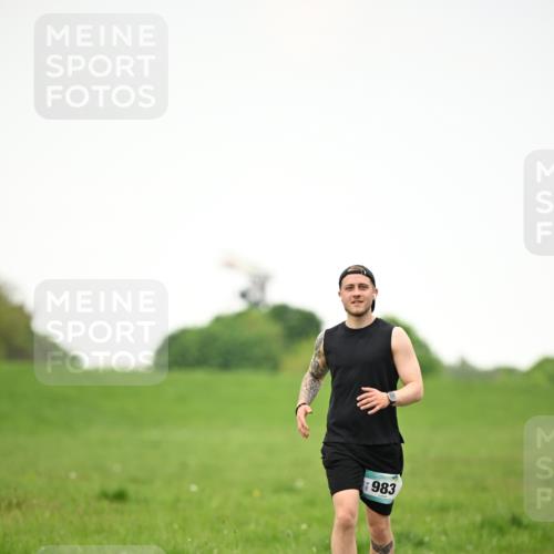 10.05.2026 - 8. Wedeler Halbmarathon Dr. Thomas Lammeyer http://msf.ph/oto/9715826 10.05.2026 12:30:04 Laufen 983 meine-sportfotos.de