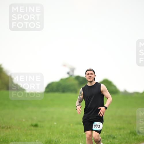 10.05.2026 - 8. Wedeler Halbmarathon Dr. Thomas Lammeyer http://msf.ph/oto/9715829 10.05.2026 12:30:04 Laufen 983 meine-sportfotos.de