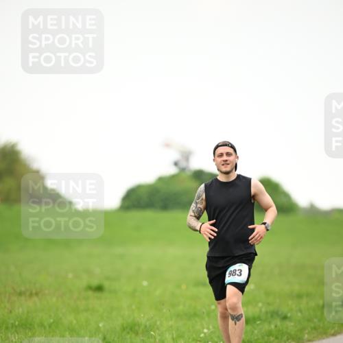 10.05.2026 - 8. Wedeler Halbmarathon Dr. Thomas Lammeyer http://msf.ph/oto/9715831 10.05.2026 12:30:04 Laufen 983 meine-sportfotos.de