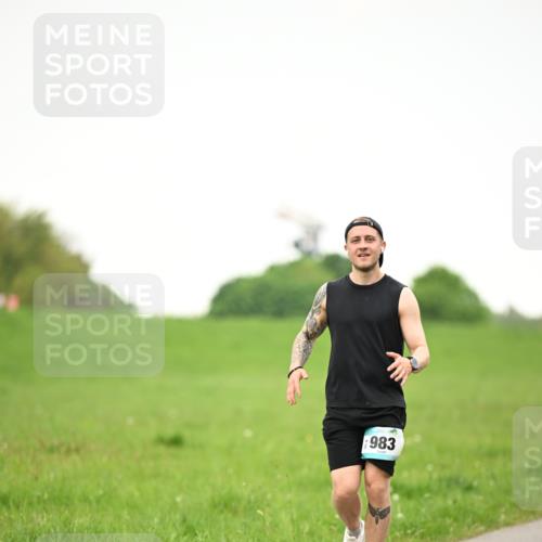 10.05.2026 - 8. Wedeler Halbmarathon Dr. Thomas Lammeyer http://msf.ph/oto/9715834 10.05.2026 12:30:04 Laufen 983 meine-sportfotos.de