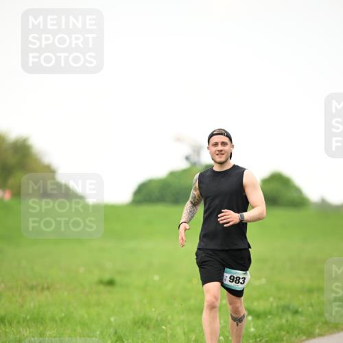 10.05.2026 - 8. Wedeler Halbmarathon Dr. Thomas Lammeyer http://msf.ph/oto/9715836 10.05.2026 12:30:05 Laufen 983 meine-sportfotos.de