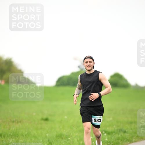 10.05.2026 - 8. Wedeler Halbmarathon Dr. Thomas Lammeyer http://msf.ph/oto/9715837 10.05.2026 12:30:05 Laufen 983 meine-sportfotos.de
