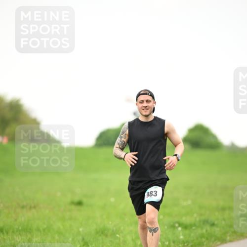 10.05.2026 - 8. Wedeler Halbmarathon Dr. Thomas Lammeyer http://msf.ph/oto/9715840 10.05.2026 12:30:05 Laufen 983 meine-sportfotos.de