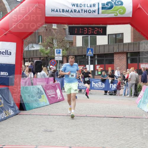 10.05.2026 - 8. Wedeler Halbmarathon Yannick Fuchs http://msf.ph/oto/9715845 10.05.2026 11:33:22 Ziel 86, 742, 2226, 2227 meine-sportfotos.de