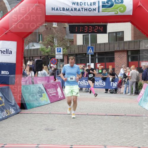 10.05.2026 - 8. Wedeler Halbmarathon Yannick Fuchs http://msf.ph/oto/9715847 10.05.2026 11:33:22 Ziel 86, 742, 2226, 2227 meine-sportfotos.de