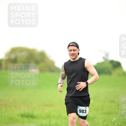 10.05.2026 - 8. Wedeler Halbmarathon Dr. Thomas Lammeyer http://msf.ph/oto/9715855 10.05.2026 12:30:06 Laufen 983 meine-sportfotos.de