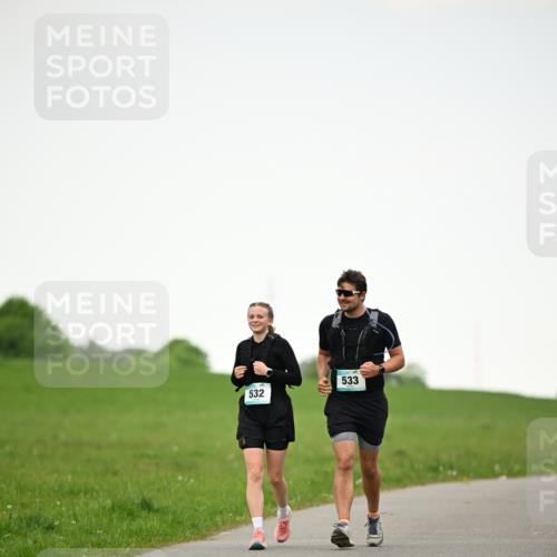 10.05.2026 - 8. Wedeler Halbmarathon Dr. Thomas Lammeyer http://msf.ph/oto/9715864 10.05.2026 12:30:18 Laufen 532, 533 meine-sportfotos.de
