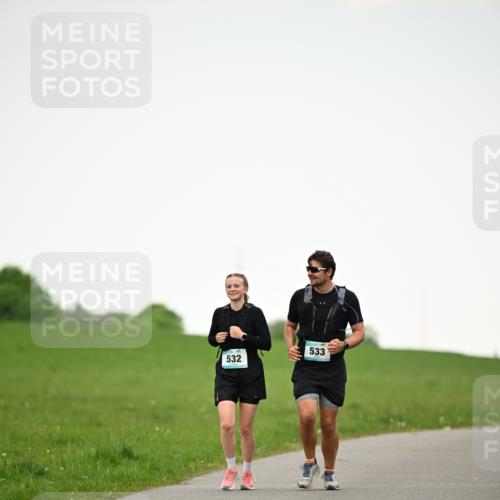 10.05.2026 - 8. Wedeler Halbmarathon Dr. Thomas Lammeyer http://msf.ph/oto/9715866 10.05.2026 12:30:18 Laufen 532, 533 meine-sportfotos.de
