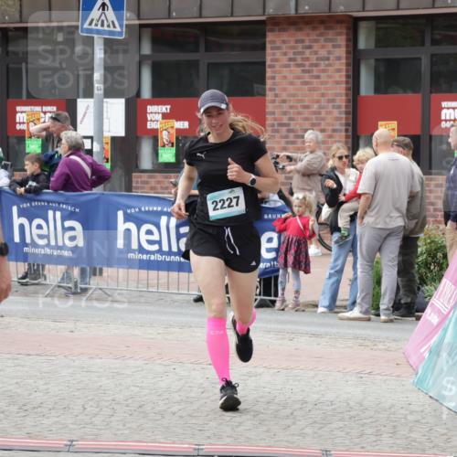 10.05.2026 - 8. Wedeler Halbmarathon Yannick Fuchs http://msf.ph/oto/9715867 10.05.2026 11:33:24 Ziel 86, 960, 2226, 2227 meine-sportfotos.de
