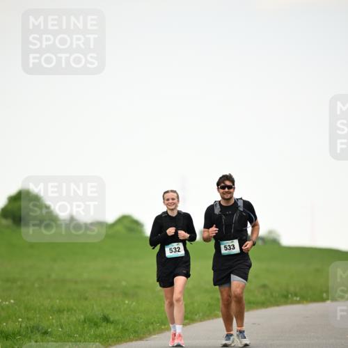10.05.2026 - 8. Wedeler Halbmarathon Dr. Thomas Lammeyer http://msf.ph/oto/9715869 10.05.2026 12:30:18 Laufen 532, 533 meine-sportfotos.de