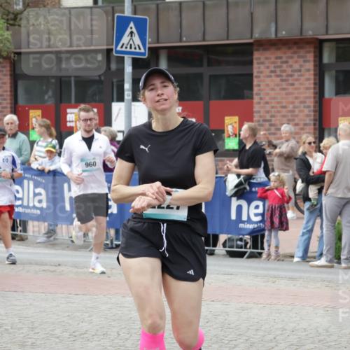 10.05.2026 - 8. Wedeler Halbmarathon Yannick Fuchs http://msf.ph/oto/9715889 10.05.2026 11:33:26 Ziel 86, 897, 960, 2226, 2227 meine-sportfotos.de