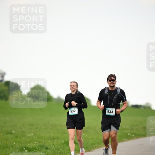 10.05.2026 - 8. Wedeler Halbmarathon Dr. Thomas Lammeyer http://msf.ph/oto/9715891 10.05.2026 12:30:20 Laufen 532, 533 meine-sportfotos.de