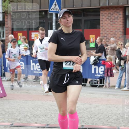 10.05.2026 - 8. Wedeler Halbmarathon Yannick Fuchs http://msf.ph/oto/9715892 10.05.2026 11:33:26 Ziel 86, 897, 960, 2226, 2227 meine-sportfotos.de