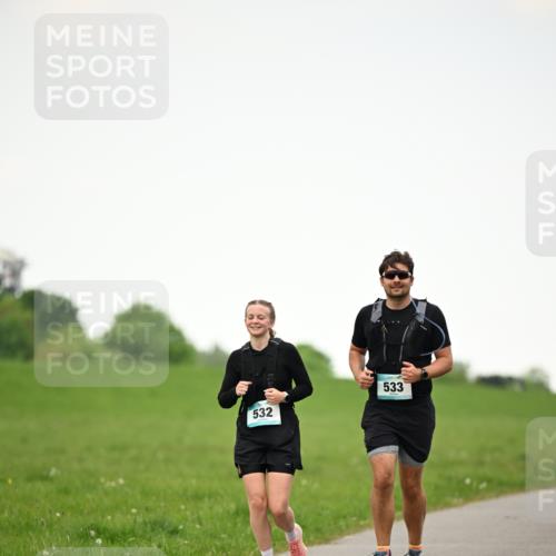 10.05.2026 - 8. Wedeler Halbmarathon Dr. Thomas Lammeyer http://msf.ph/oto/9715893 10.05.2026 12:30:20 Laufen 532, 533 meine-sportfotos.de