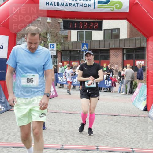 10.05.2026 - 8. Wedeler Halbmarathon Yannick Fuchs http://msf.ph/oto/9715897 10.05.2026 11:33:26 Ziel 86, 897, 960, 2226, 2227 meine-sportfotos.de