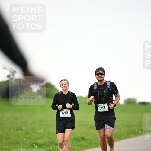10.05.2026 - 8. Wedeler Halbmarathon Dr. Thomas Lammeyer http://msf.ph/oto/9715900 10.05.2026 12:30:21 Laufen 532, 533 meine-sportfotos.de
