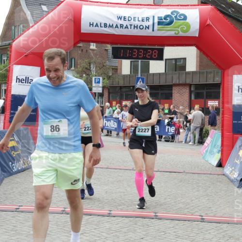 10.05.2026 - 8. Wedeler Halbmarathon Yannick Fuchs http://msf.ph/oto/9715902 10.05.2026 11:33:26 Ziel 86, 897, 960, 2226, 2227 meine-sportfotos.de