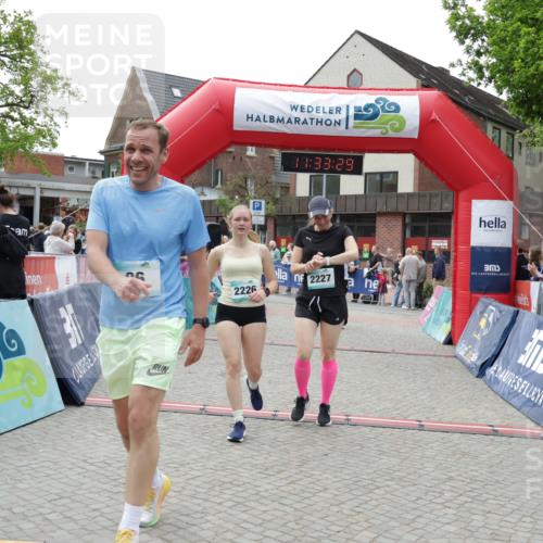 10.05.2026 - 8. Wedeler Halbmarathon Yannick Fuchs http://msf.ph/oto/9715907 10.05.2026 11:33:27 Ziel 86, 897, 960, 2226, 2227 meine-sportfotos.de