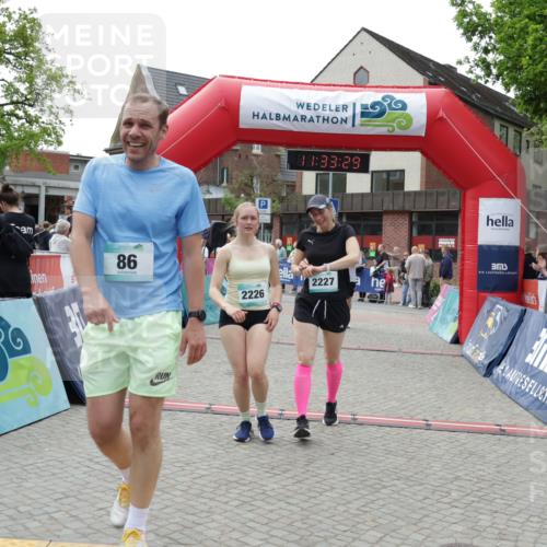 10.05.2026 - 8. Wedeler Halbmarathon Yannick Fuchs http://msf.ph/oto/9715910 10.05.2026 11:33:27 Ziel 86, 897, 960, 2226, 2227 meine-sportfotos.de