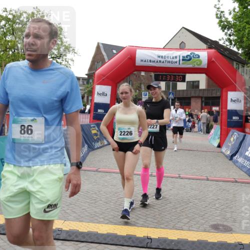 10.05.2026 - 8. Wedeler Halbmarathon Yannick Fuchs http://msf.ph/oto/9715919 10.05.2026 11:33:28 Ziel 86, 897, 960, 2226, 2227 meine-sportfotos.de