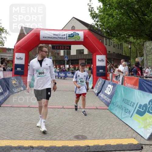 10.05.2026 - 8. Wedeler Halbmarathon Yannick Fuchs http://msf.ph/oto/9715931 10.05.2026 11:33:32 Ziel 897, 960 meine-sportfotos.de