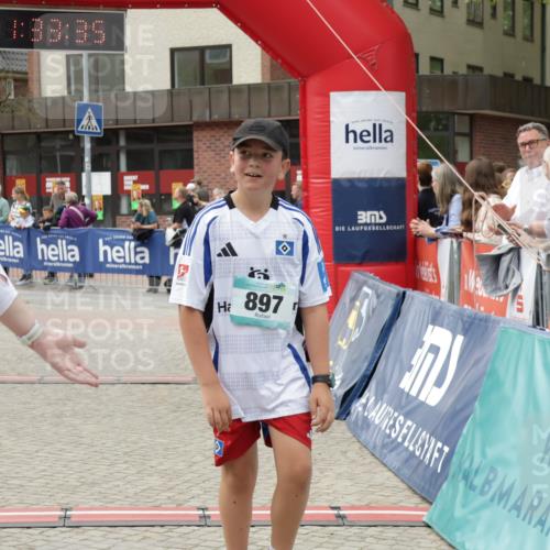 10.05.2026 - 8. Wedeler Halbmarathon Yannick Fuchs http://msf.ph/oto/9715933 10.05.2026 11:33:33 Ziel 897, 960, 1055 meine-sportfotos.de