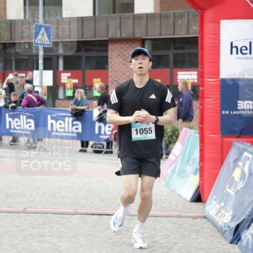 10.05.2026 - 8. Wedeler Halbmarathon Yannick Fuchs http://msf.ph/oto/9715943 10.05.2026 11:33:37 Ziel 1055 meine-sportfotos.de