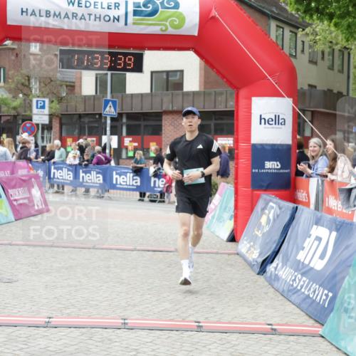 10.05.2026 - 8. Wedeler Halbmarathon Yannick Fuchs http://msf.ph/oto/9715944 10.05.2026 11:33:37 Ziel 1055 meine-sportfotos.de