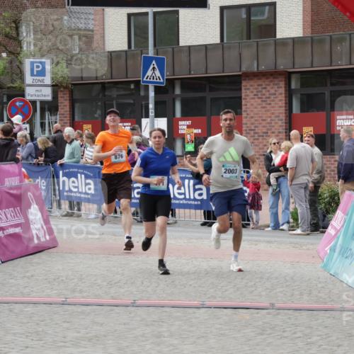 10.05.2026 - 8. Wedeler Halbmarathon Yannick Fuchs http://msf.ph/oto/9715993 10.05.2026 11:34:13 Ziel 471, 876, 2003 meine-sportfotos.de