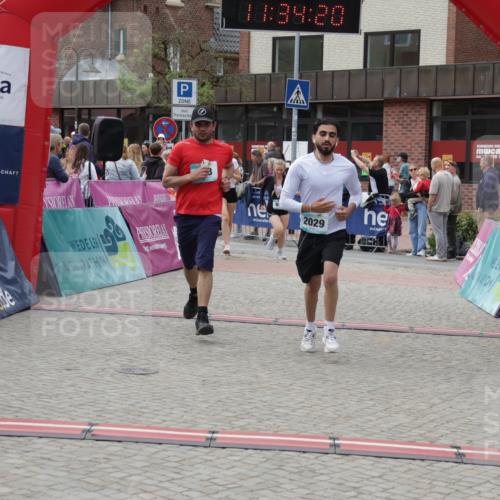 10.05.2026 - 8. Wedeler Halbmarathon Yannick Fuchs http://msf.ph/oto/9716013 10.05.2026 11:34:19 Ziel 471, 645, 651, 876, 913, 2003, 2029, 2070 meine-sportfotos.de