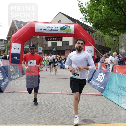 10.05.2026 - 8. Wedeler Halbmarathon Yannick Fuchs http://msf.ph/oto/9716023 10.05.2026 11:34:20 Ziel 179, 471, 645, 651, 876, 913, 2003, 2029, 2070 meine-sportfotos.de