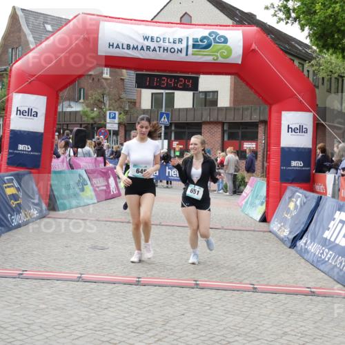 10.05.2026 - 8. Wedeler Halbmarathon Yannick Fuchs http://msf.ph/oto/9716033 10.05.2026 11:34:22 Ziel 179, 645, 651, 913, 2029, 2070 meine-sportfotos.de
