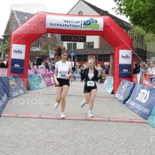 10.05.2026 - 8. Wedeler Halbmarathon Yannick Fuchs http://msf.ph/oto/9716035 10.05.2026 11:34:23 Ziel 179, 645, 651, 913, 2029, 2070, 2162 meine-sportfotos.de