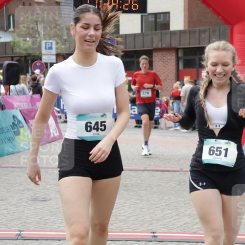 10.05.2026 - 8. Wedeler Halbmarathon Yannick Fuchs http://msf.ph/oto/9716040 10.05.2026 11:34:24 Ziel 179, 645, 651, 807, 913, 2029, 2070, 2162 meine-sportfotos.de