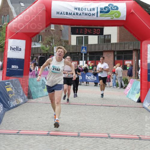 10.05.2026 - 8. Wedeler Halbmarathon Yannick Fuchs http://msf.ph/oto/9716055 10.05.2026 11:34:28 Ziel 179, 807, 992, 993, 2070, 2162 meine-sportfotos.de