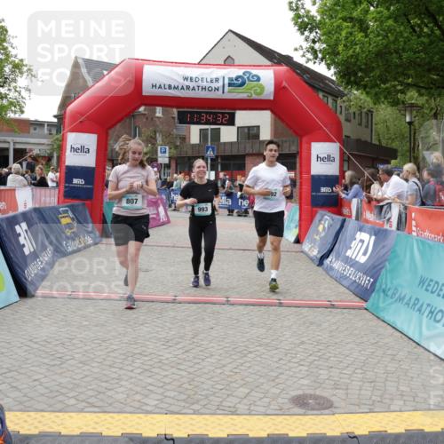 10.05.2026 - 8. Wedeler Halbmarathon Yannick Fuchs http://msf.ph/oto/9716066 10.05.2026 11:34:30 Ziel 179, 807, 992, 993, 2162 meine-sportfotos.de