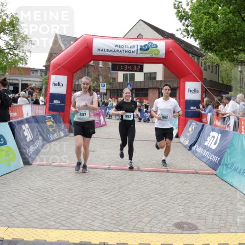 10.05.2026 - 8. Wedeler Halbmarathon Yannick Fuchs http://msf.ph/oto/9716067 10.05.2026 11:34:30 Ziel 179, 807, 992, 993, 2162 meine-sportfotos.de
