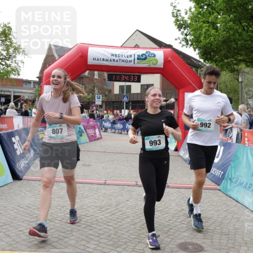 10.05.2026 - 8. Wedeler Halbmarathon Yannick Fuchs http://msf.ph/oto/9716072 10.05.2026 11:34:31 Ziel 534, 807, 992, 993, 2162 meine-sportfotos.de