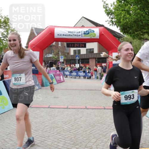 10.05.2026 - 8. Wedeler Halbmarathon Yannick Fuchs http://msf.ph/oto/9716075 10.05.2026 11:34:32 Ziel 534, 807, 992, 993, 2162 meine-sportfotos.de
