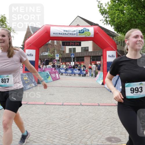 10.05.2026 - 8. Wedeler Halbmarathon Yannick Fuchs http://msf.ph/oto/9716076 10.05.2026 11:34:32 Ziel 534, 807, 992, 993, 2162 meine-sportfotos.de