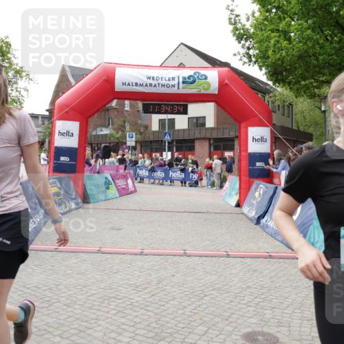 10.05.2026 - 8. Wedeler Halbmarathon Yannick Fuchs http://msf.ph/oto/9716077 10.05.2026 11:34:32 Ziel 534, 807, 992, 993, 2162 meine-sportfotos.de