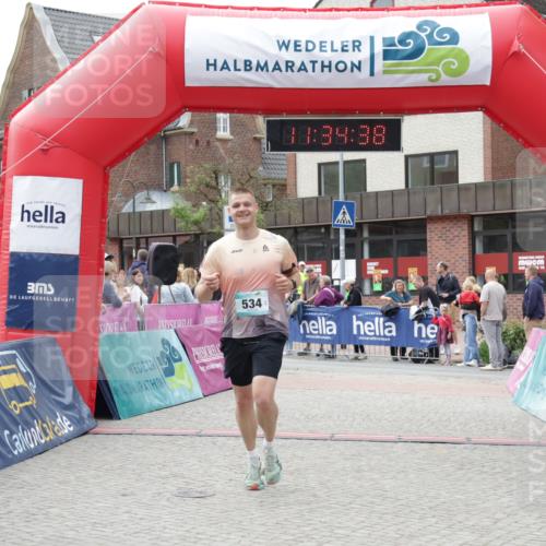 10.05.2026 - 8. Wedeler Halbmarathon Yannick Fuchs http://msf.ph/oto/9716089 10.05.2026 11:34:36 Ziel 534 meine-sportfotos.de