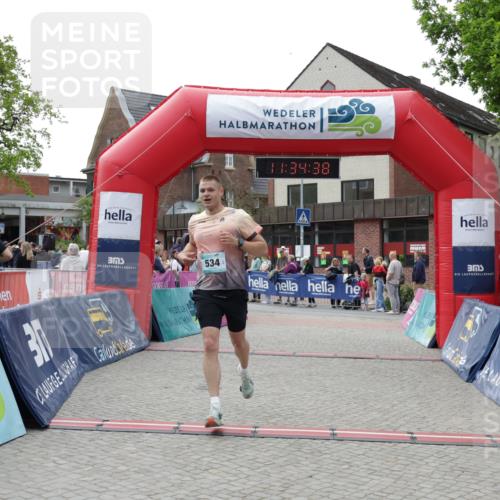 10.05.2026 - 8. Wedeler Halbmarathon Yannick Fuchs http://msf.ph/oto/9716092 10.05.2026 11:34:36 Ziel 534 meine-sportfotos.de