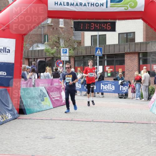 10.05.2026 - 8. Wedeler Halbmarathon Yannick Fuchs http://msf.ph/oto/9716099 10.05.2026 11:34:45 Ziel 930, 2060 meine-sportfotos.de