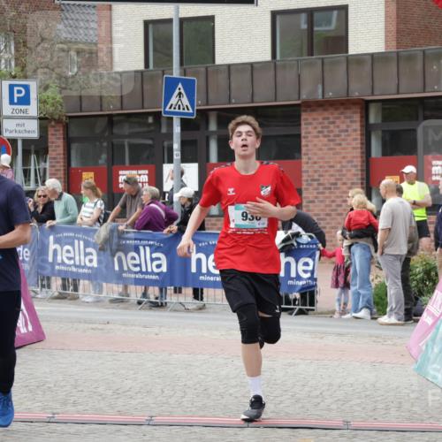 10.05.2026 - 8. Wedeler Halbmarathon Yannick Fuchs http://msf.ph/oto/9716102 10.05.2026 11:34:46 Ziel 930, 2060 meine-sportfotos.de