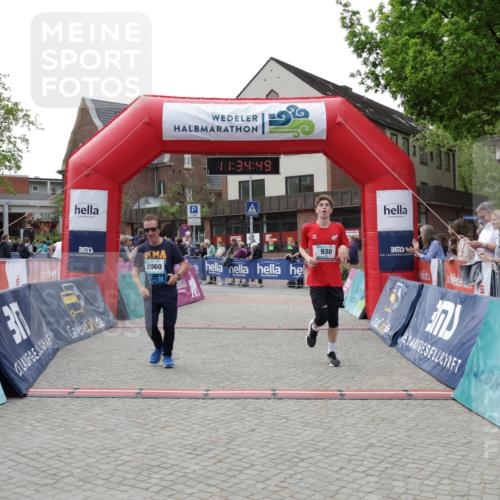 10.05.2026 - 8. Wedeler Halbmarathon Yannick Fuchs http://msf.ph/oto/9716110 10.05.2026 11:34:47 Ziel 930, 2060, 2065, 2098 meine-sportfotos.de