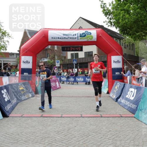 10.05.2026 - 8. Wedeler Halbmarathon Yannick Fuchs http://msf.ph/oto/9716111 10.05.2026 11:34:47 Ziel 930, 2060, 2065, 2098 meine-sportfotos.de