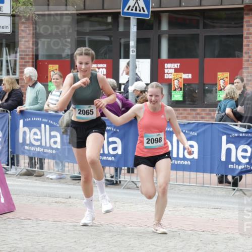 10.05.2026 - 8. Wedeler Halbmarathon Yannick Fuchs http://msf.ph/oto/9716116 10.05.2026 11:34:50 Ziel 930, 2060, 2065, 2098 meine-sportfotos.de
